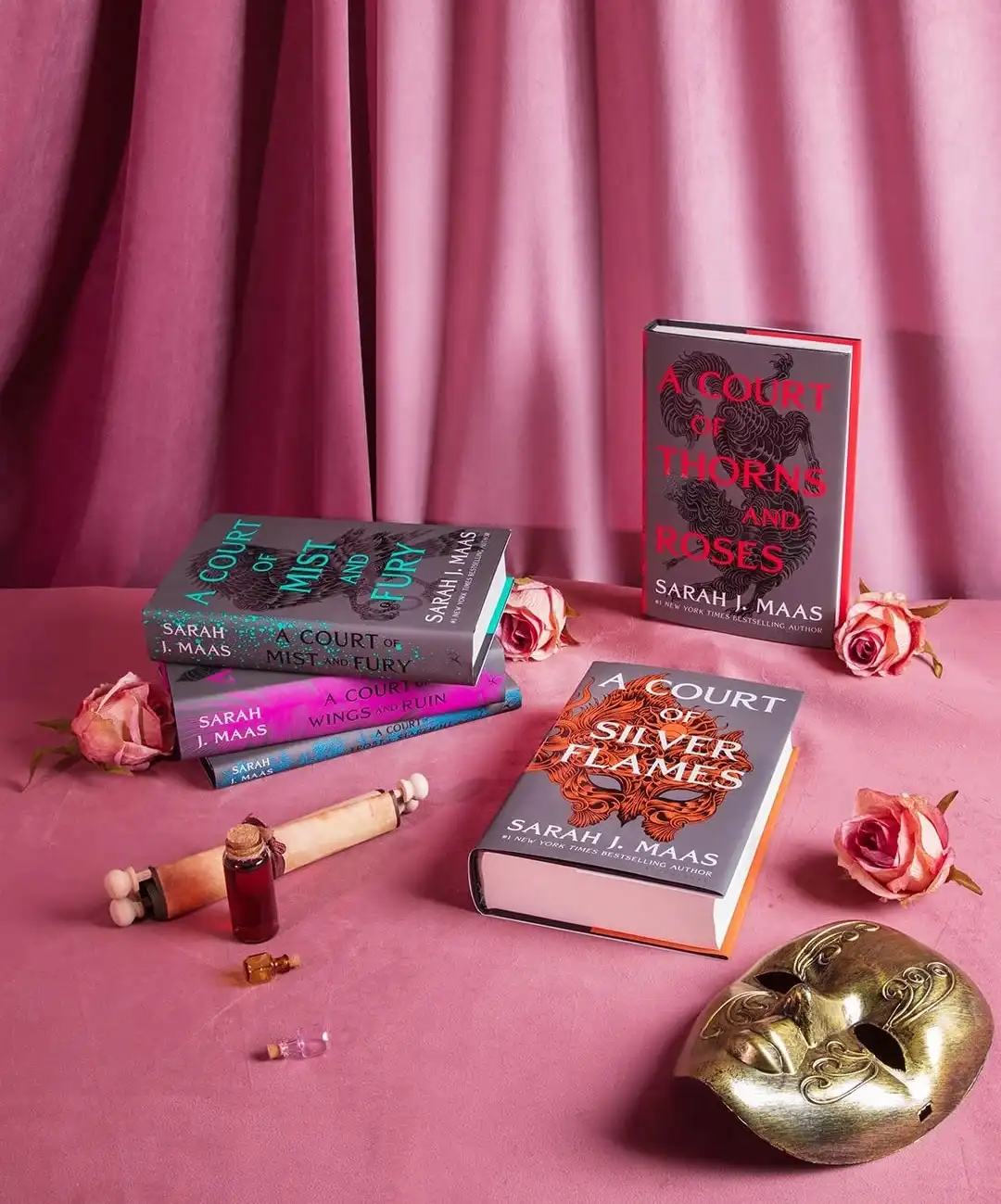 A Court of Thorns and Roses Hardback Box Set by Sarah J. Maas (Hardback)